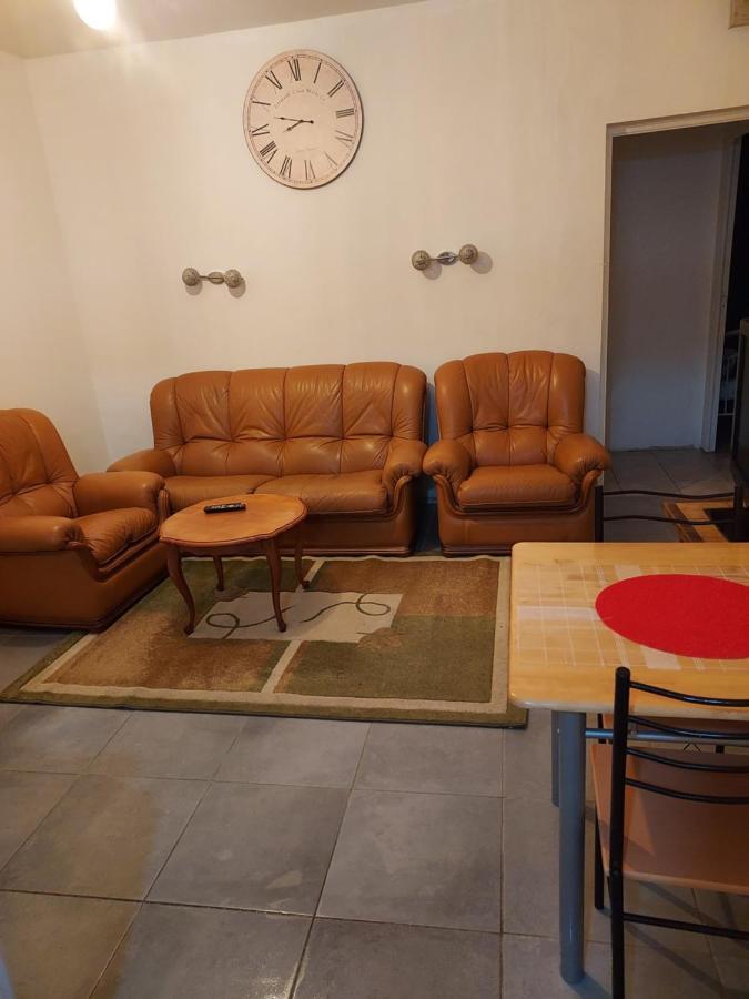 Appartement Meuble Avec Deux Chambres Moulins  Eksteriør bilde