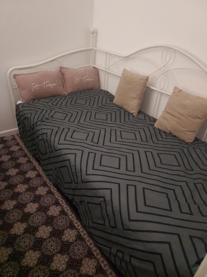 Appartement Meuble Avec Deux Chambres Moulins  Eksteriør bilde