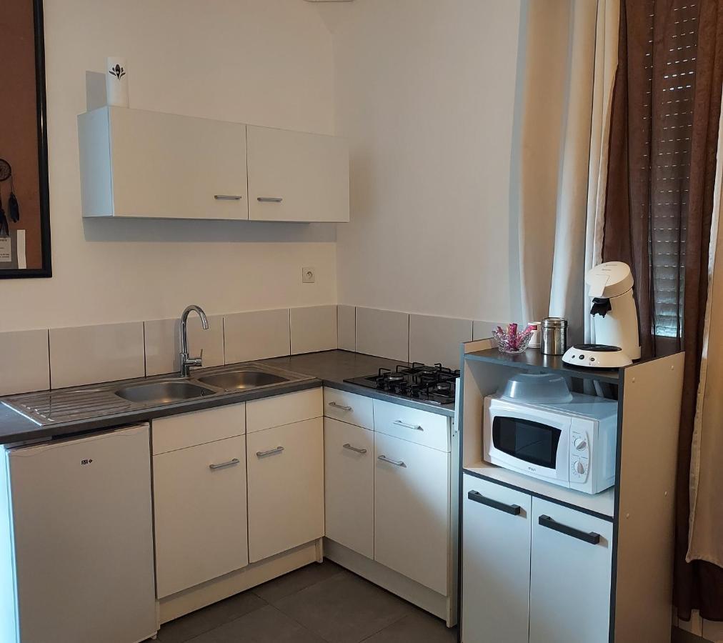 Appartement Meuble Avec Deux Chambres Moulins  Eksteriør bilde