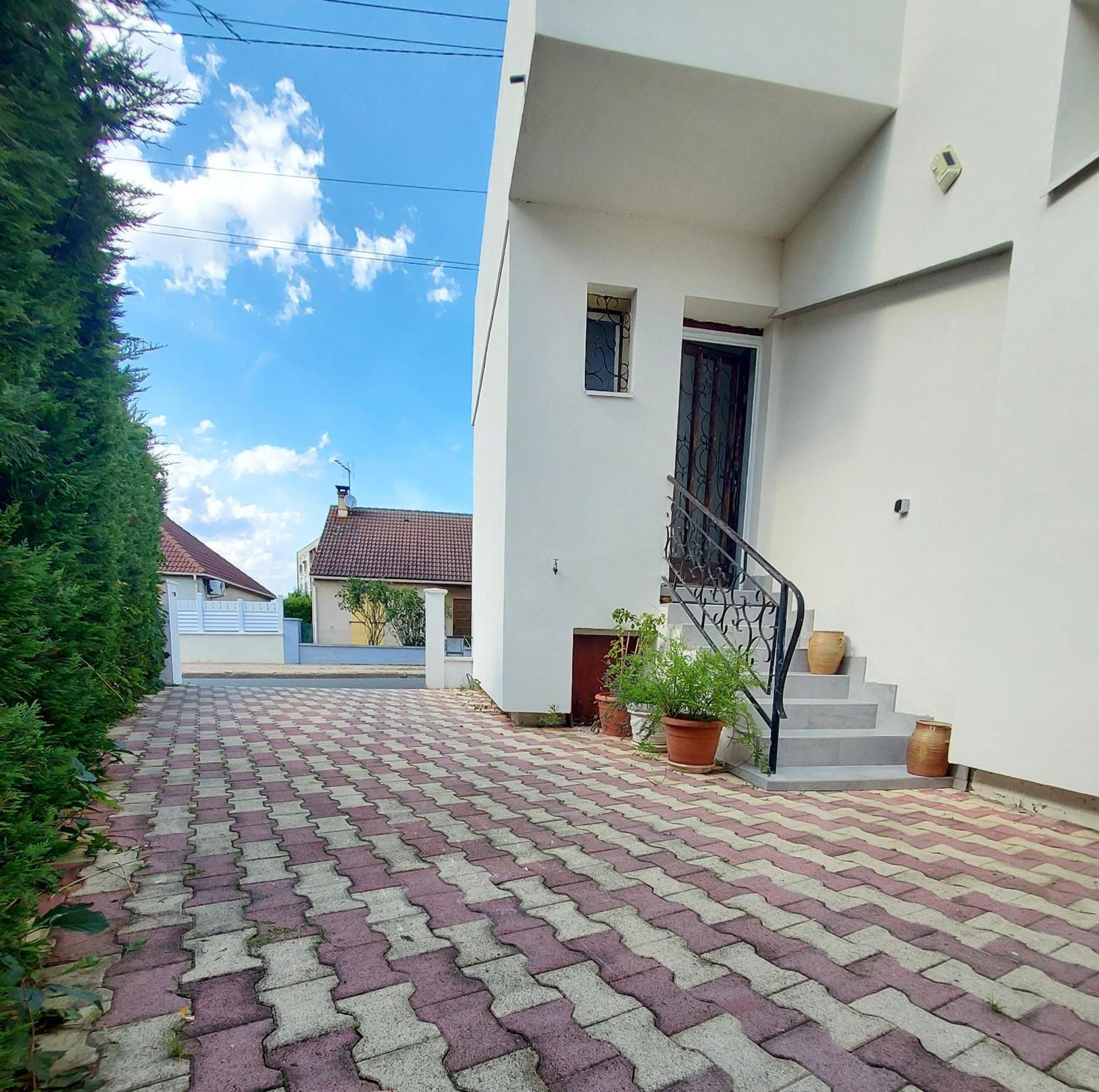 Appartement Meuble Avec Deux Chambres Moulins  Eksteriør bilde